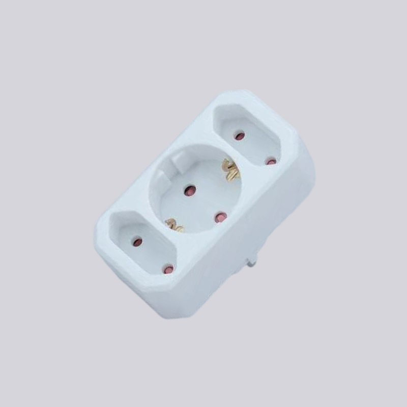G01-01/2 adapter njemačkog tipa s jednim okruglim utikačem i dva ravna utikača